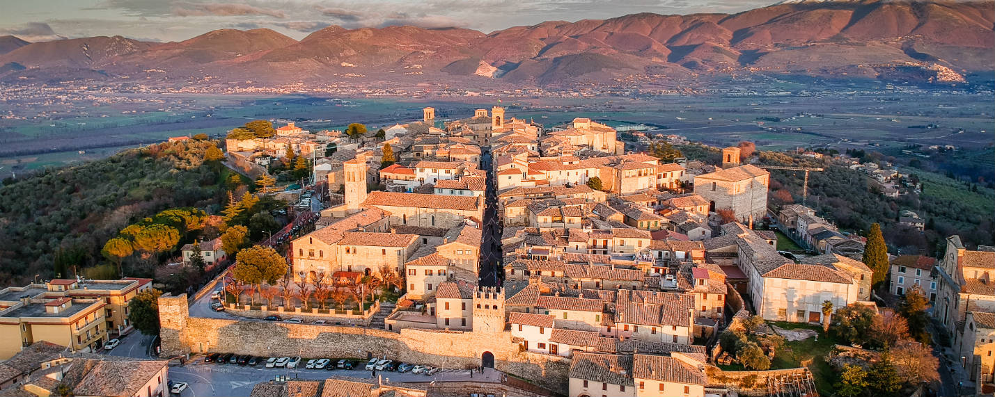 montefalco vino luoghi da visitare subretia residenze di campagna umbria rocca di fabbri